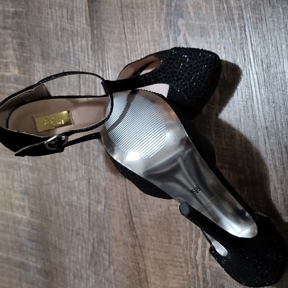 K&M high heels Black with sparkles textured toe Gently worn indoors a few times - Picture 4 of 6